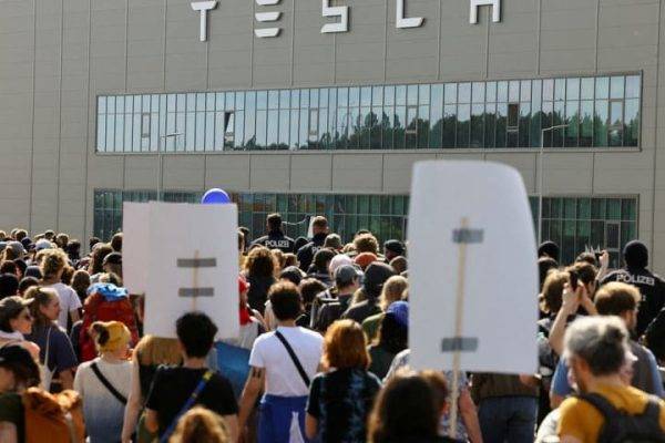 Tesla increased wages by 4% for German Gigafactory Employees in November Tesla Increases Wages by 4% for German Gigafactory Employees in November